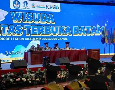 Wisuda-UT-800-orang Wisuda-UT-800-orang